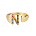 Personalisierter breiter Ring mit Regenbogen-Initiale n