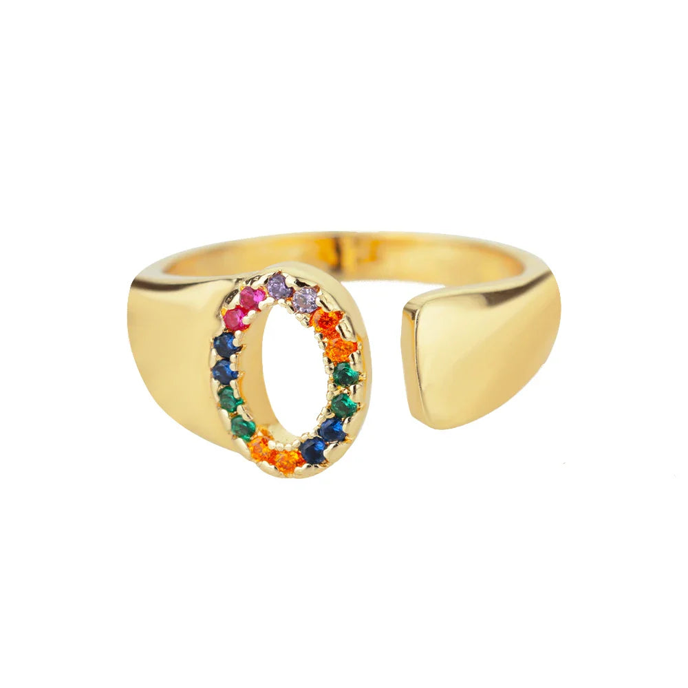 Personalisierter breiter Ring mit Regenbogen-Initiale o