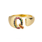 Personalisierter breiter Ring mit Regenbogen-Initiale q