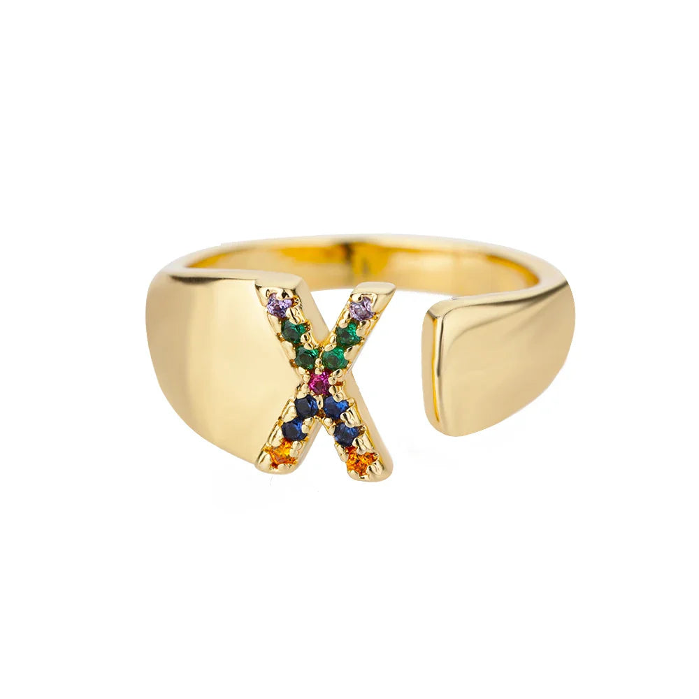 Personalisierter breiter Ring mit Regenbogen-Initiale x