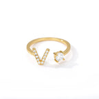 Personalisierter Ring mit Initiale v