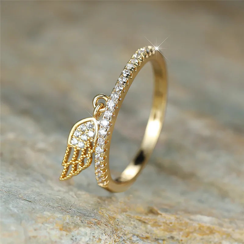 Ring mit Anhänger Engelsflügel Gold