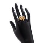 Ring mit silbernen oder goldenen Perlen oder