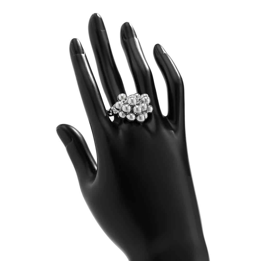 Ring mit silbernen oder goldenen Perlen Silber