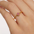 Ring mit kleinen runden Geburtssteinen für Damen Juli