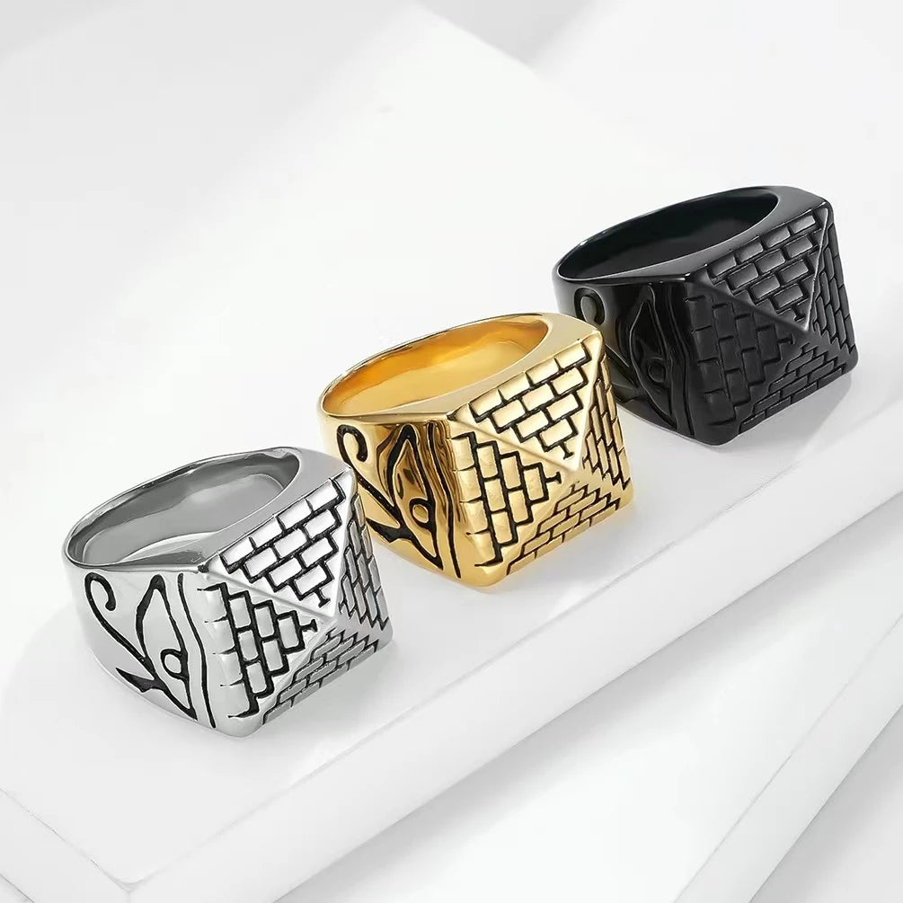 Ring mit ägyptischer Pyramide 