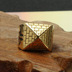 Ring mit ägyptischer Pyramide Gold