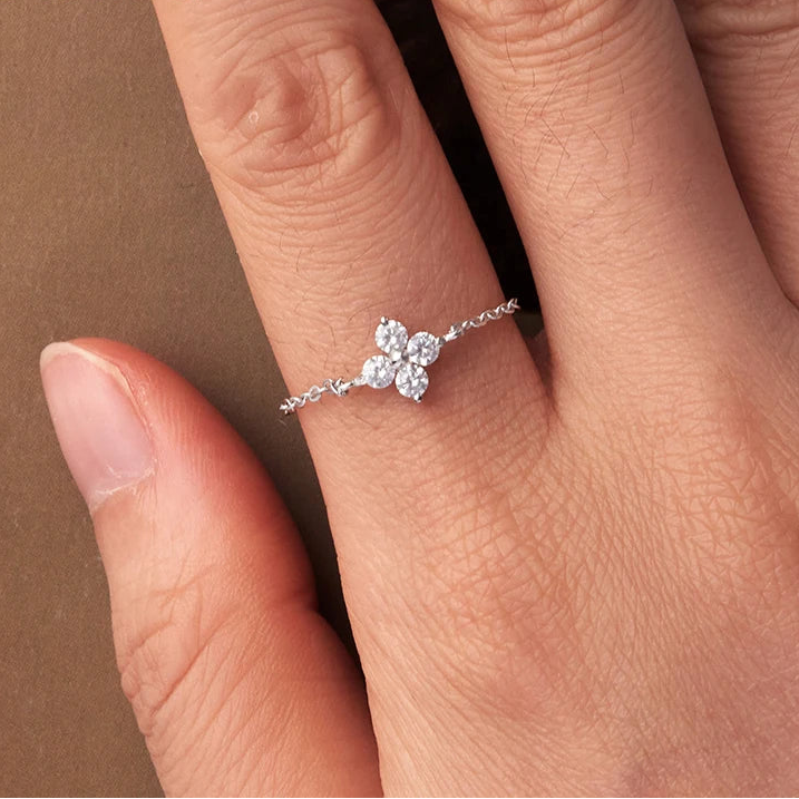 Ring mit vierblättrigem Kleeblatt aus Zirkon