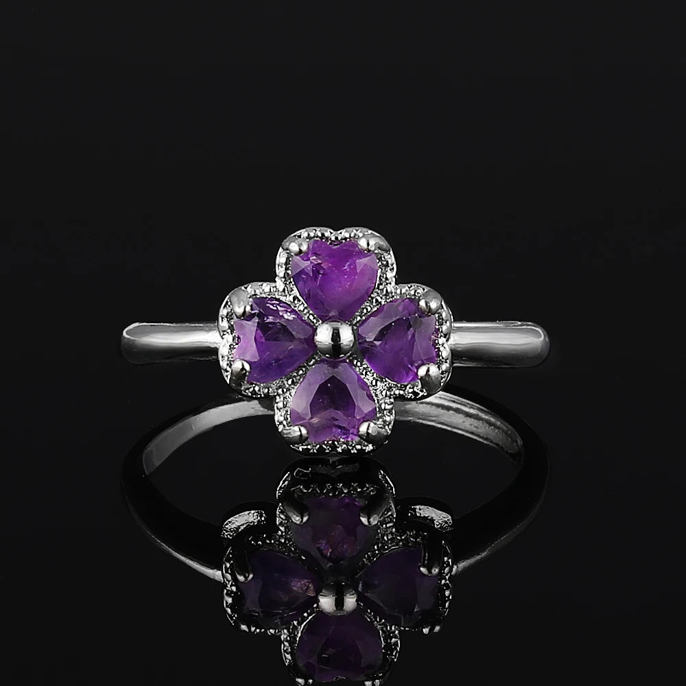 Ring mit vierblättrigem Kleeblatt aus Amethyststein