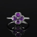 Ring mit vierblättrigem Kleeblatt aus Amethyststein