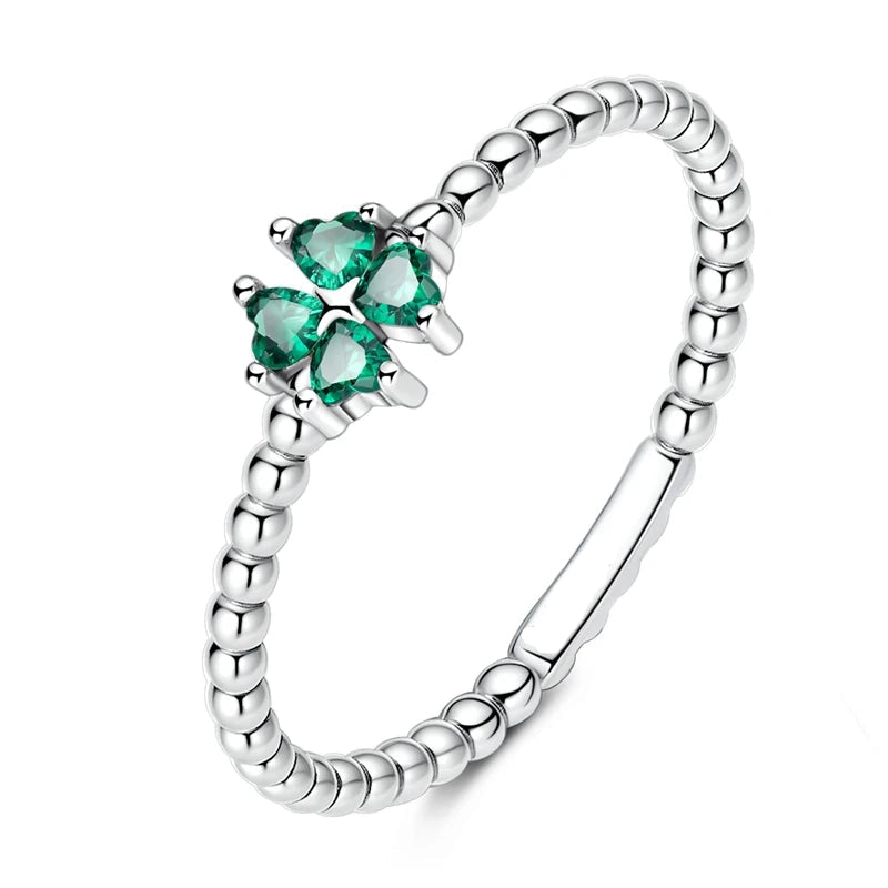 Ring mit grünem vierblättrigem Kleeblatt