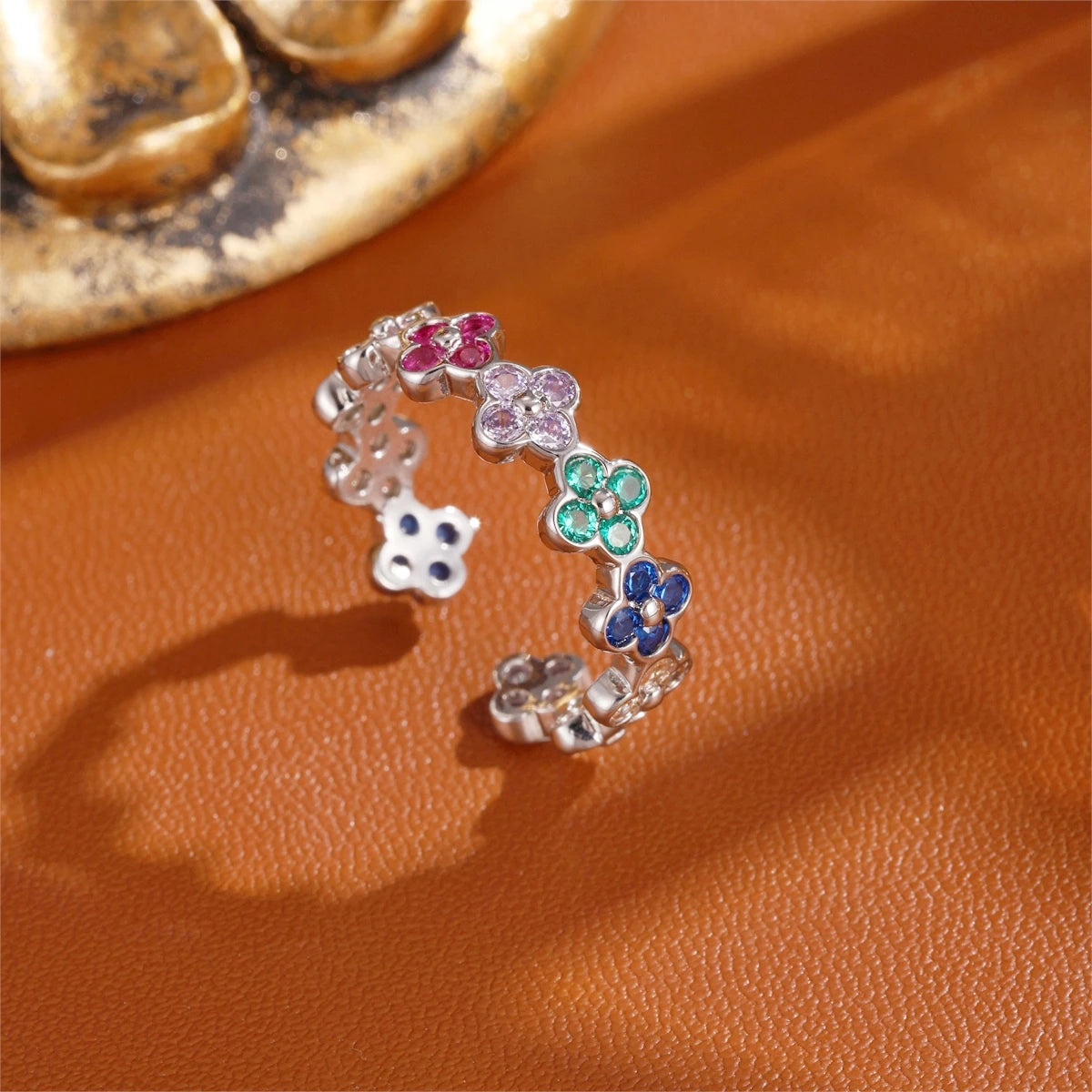 Ring mit bunten vierblättrigen Kleeblättern aus Zirkon Silber