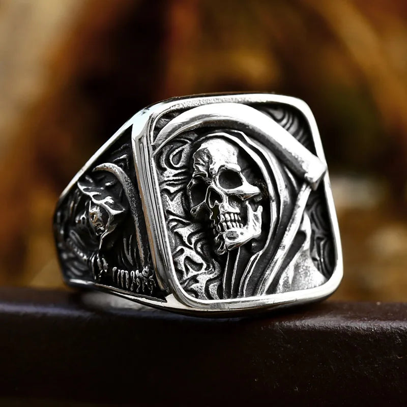 Quadratischer Ring mit Totenkopf