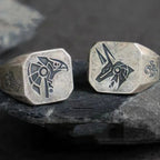 Quadratischer Ring im ägyptischen Stil Anubis