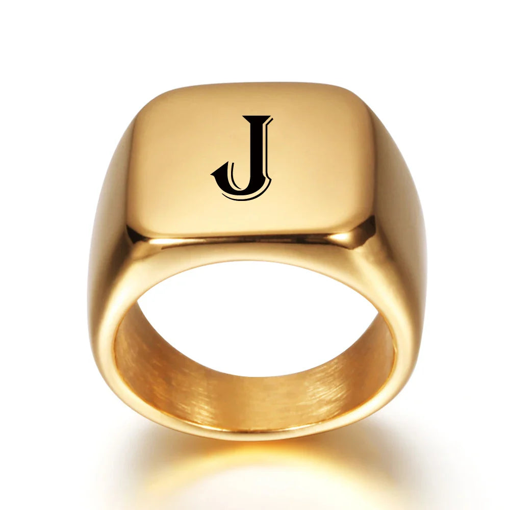 Breiter personalisierter Herrenring mit Initiale j