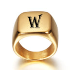 Breiter personalisierter Herrenring mit Initiale w
