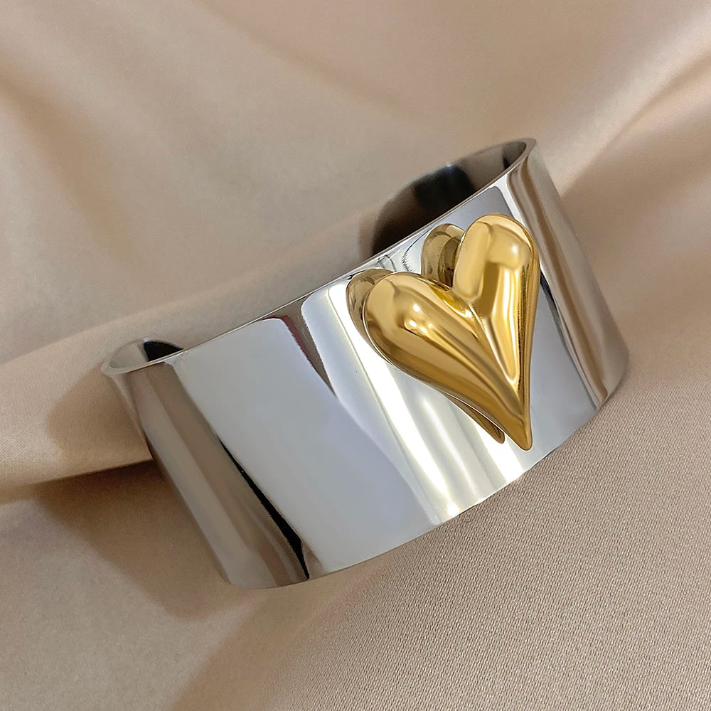 Ring mit erhabenem Herz aus Gold