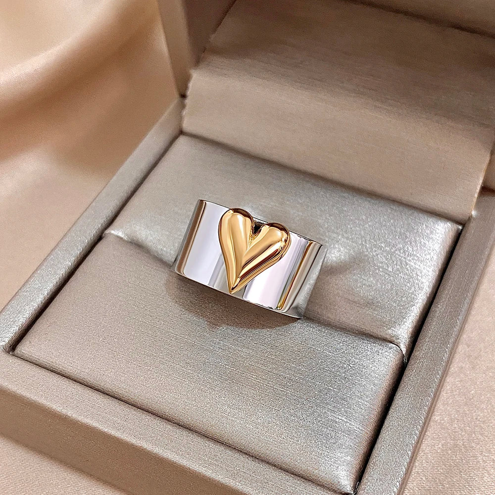 Ring mit erhabenem Herz aus Silber
