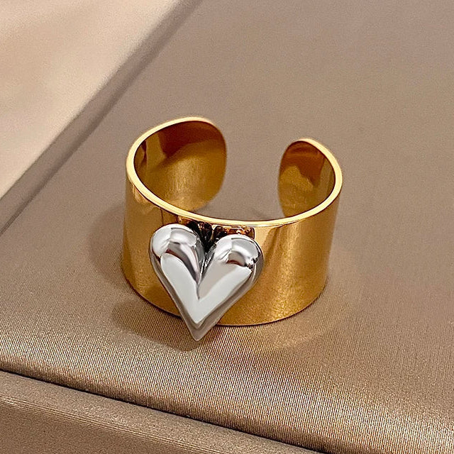 Ring mit erhabenem Herz aus Silber