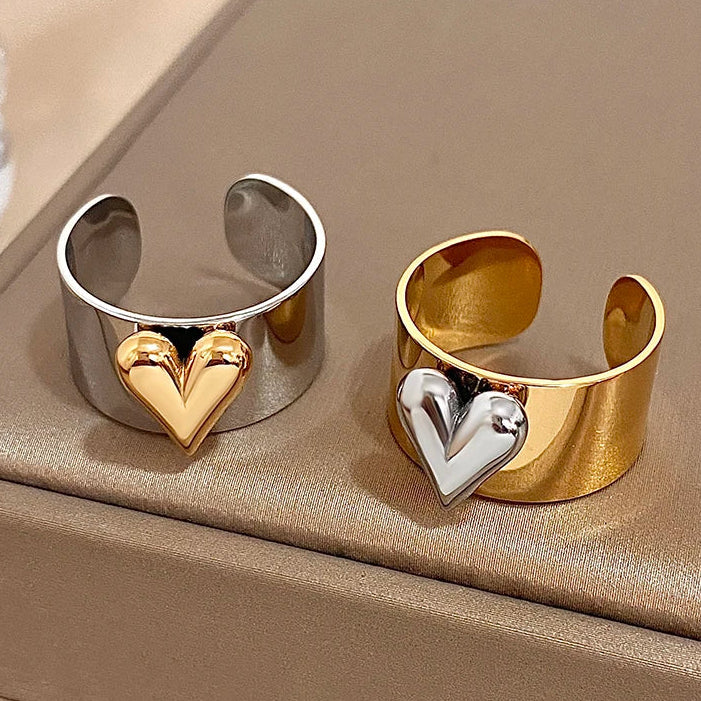 Ring mit erhabenem Herz aus Gold