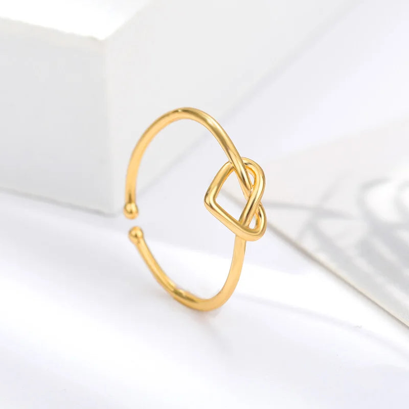 Ring mit verschlungenem Herz Gold