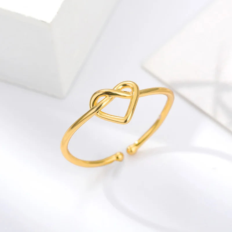 Ring mit verschlungenem Herz Gold