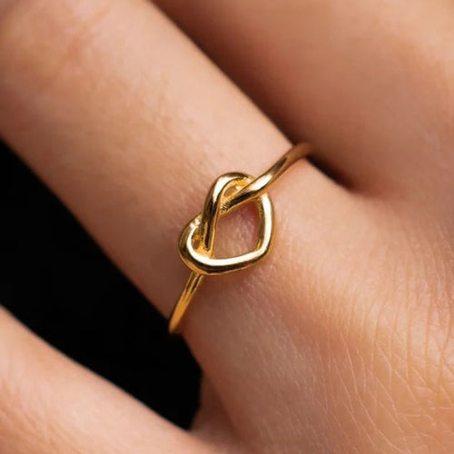 Ring mit verschlungenem Herz r