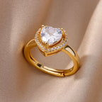 Ring mit funkelndem Herz aus Gold
