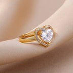 Ring mit funkelndem Herz aus Gold