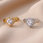 Ring mit funkelndem Herz aus Silber