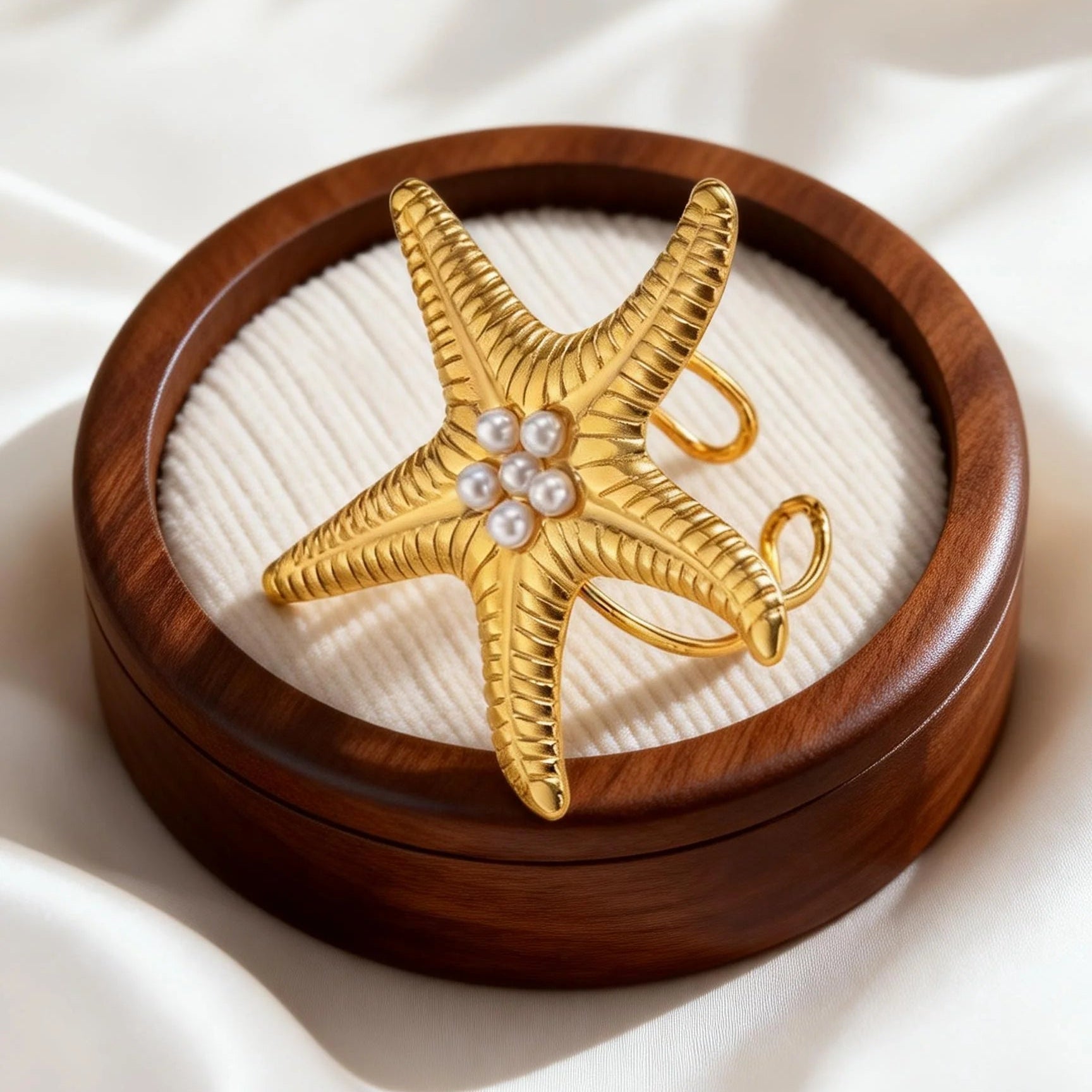 Goldfarbener Seestern-Muschelring