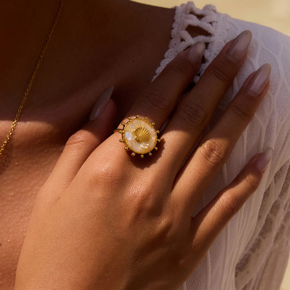 Runder Muschelring im Boho-Stil