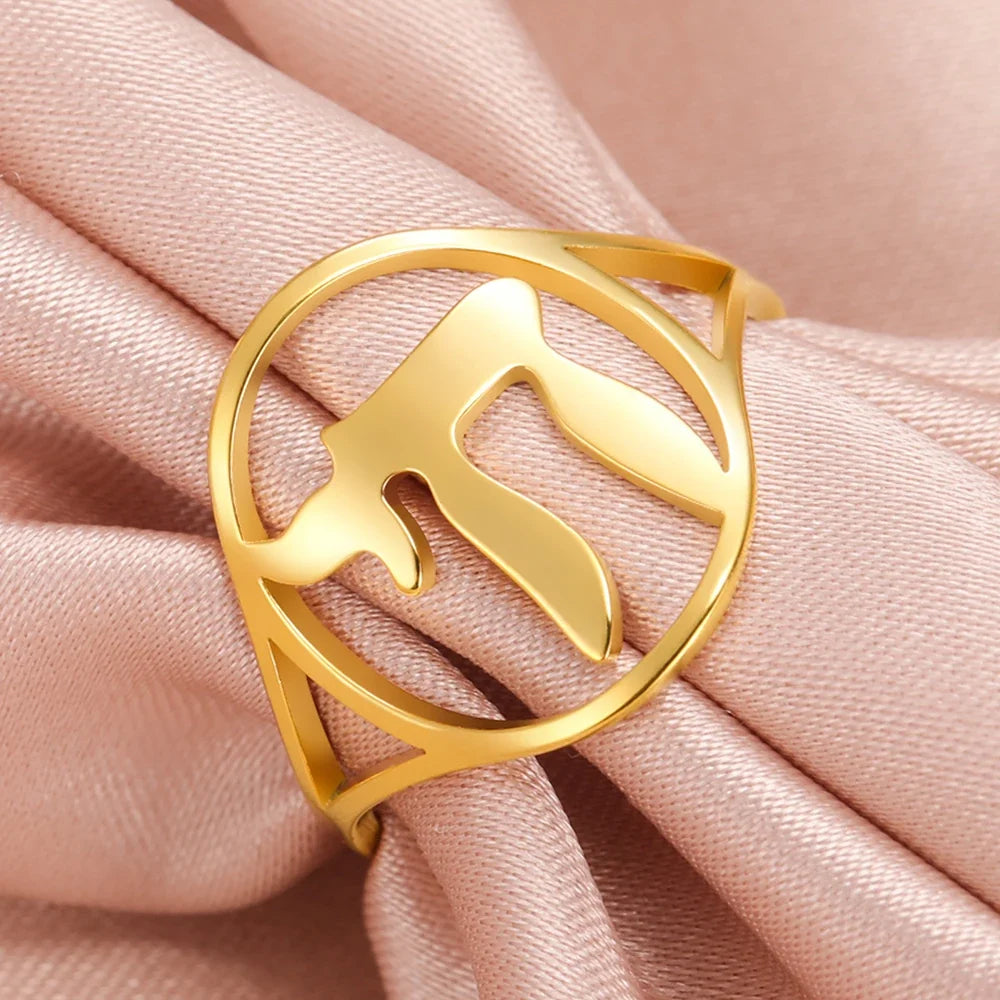 Hohle Ring mit dem jüdischen Lebenssymbol Chai in Gold