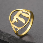 Hohle Ring mit dem jüdischen Lebenssymbol Chai in Gold