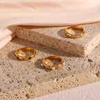 Stilvoller Ring mit Perlen und Zirkon 3