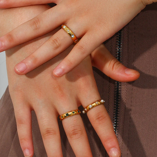 Stilvoller Ring mit Perlen und Zirkon 2