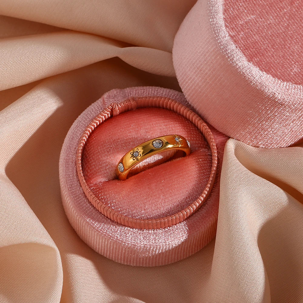 Stilvoller Ring mit Perlen und Zirkon 1