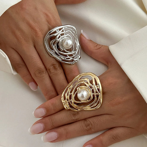 Barockstil-Ring mit goldener Perle