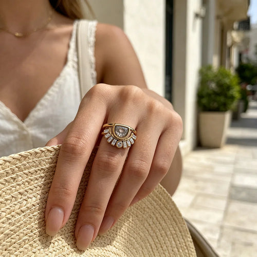 Anello mezzaluna sole dorato
