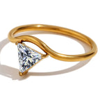 Vergoldeter Ring mit dreieckigem Geburtsstein April