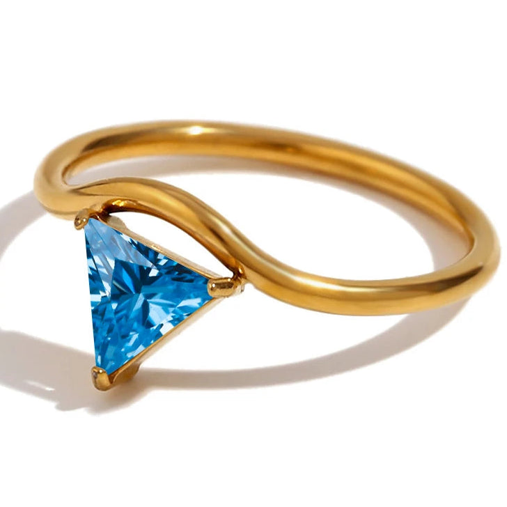 Vergoldeter Ring mit dreieckigem Geburtsstein Dezember