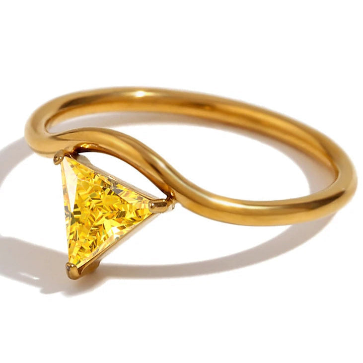 Vergoldeter Ring mit dreieckigem Geburtsstein November