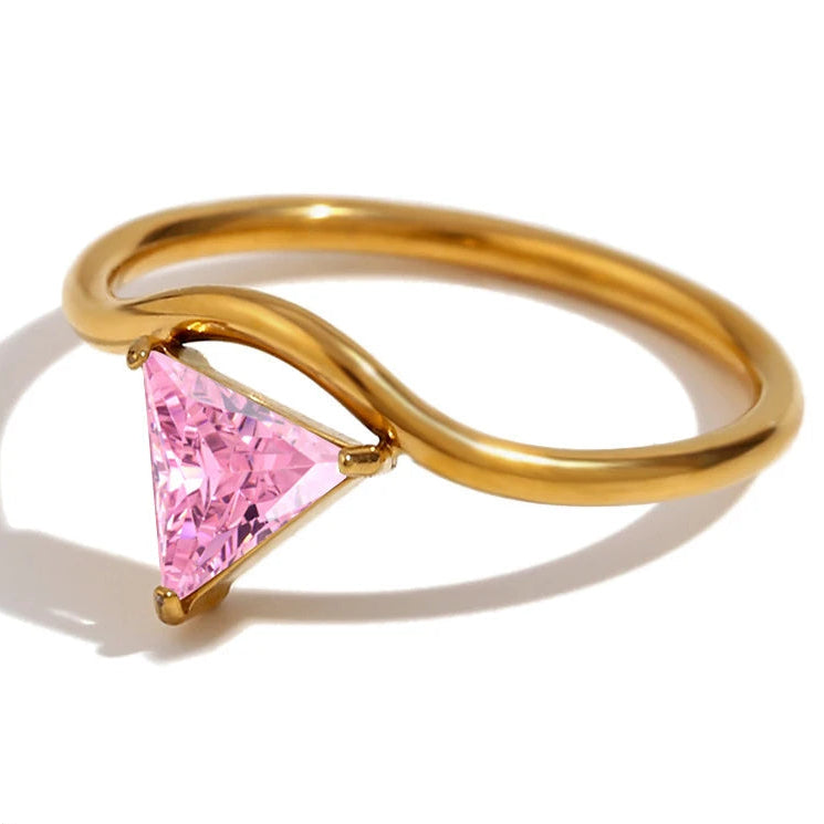 Vergoldeter Ring mit dreieckigem Geburtsstein Oktober