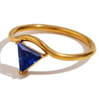 Vergoldeter Ring mit dreieckigem Geburtsstein September