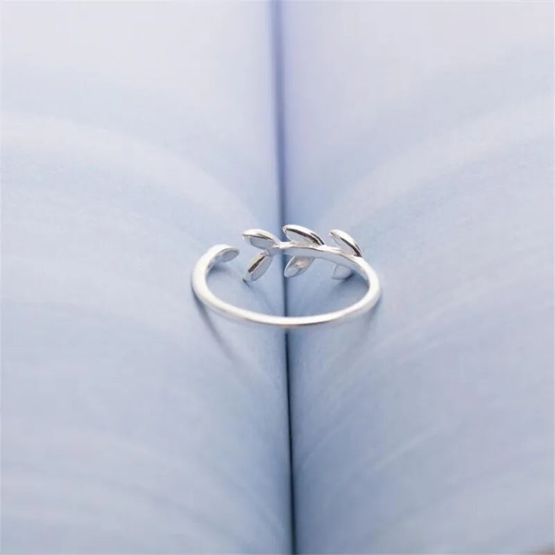 Eleganter Ring mit Lorbeerblatt