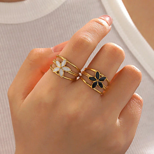 Eleganter Ring mit schwarzer Blume