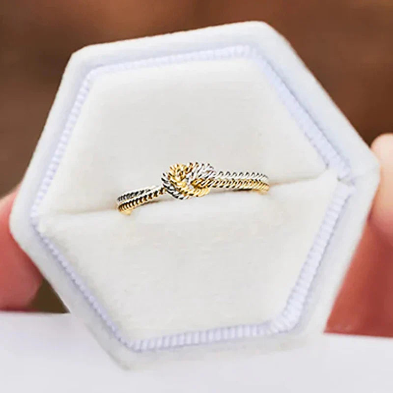 Eleganter Knotenring