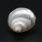 Ring aus Perlmuttschalen