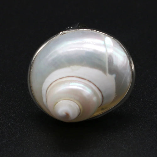Ring aus Perlmuttschalen