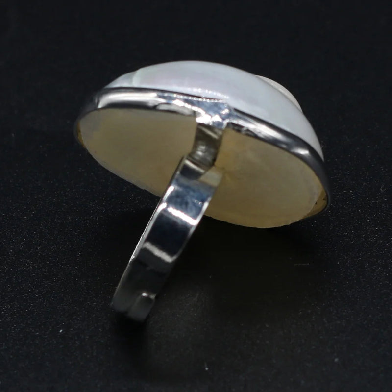 Ring aus Perlmuttschalen